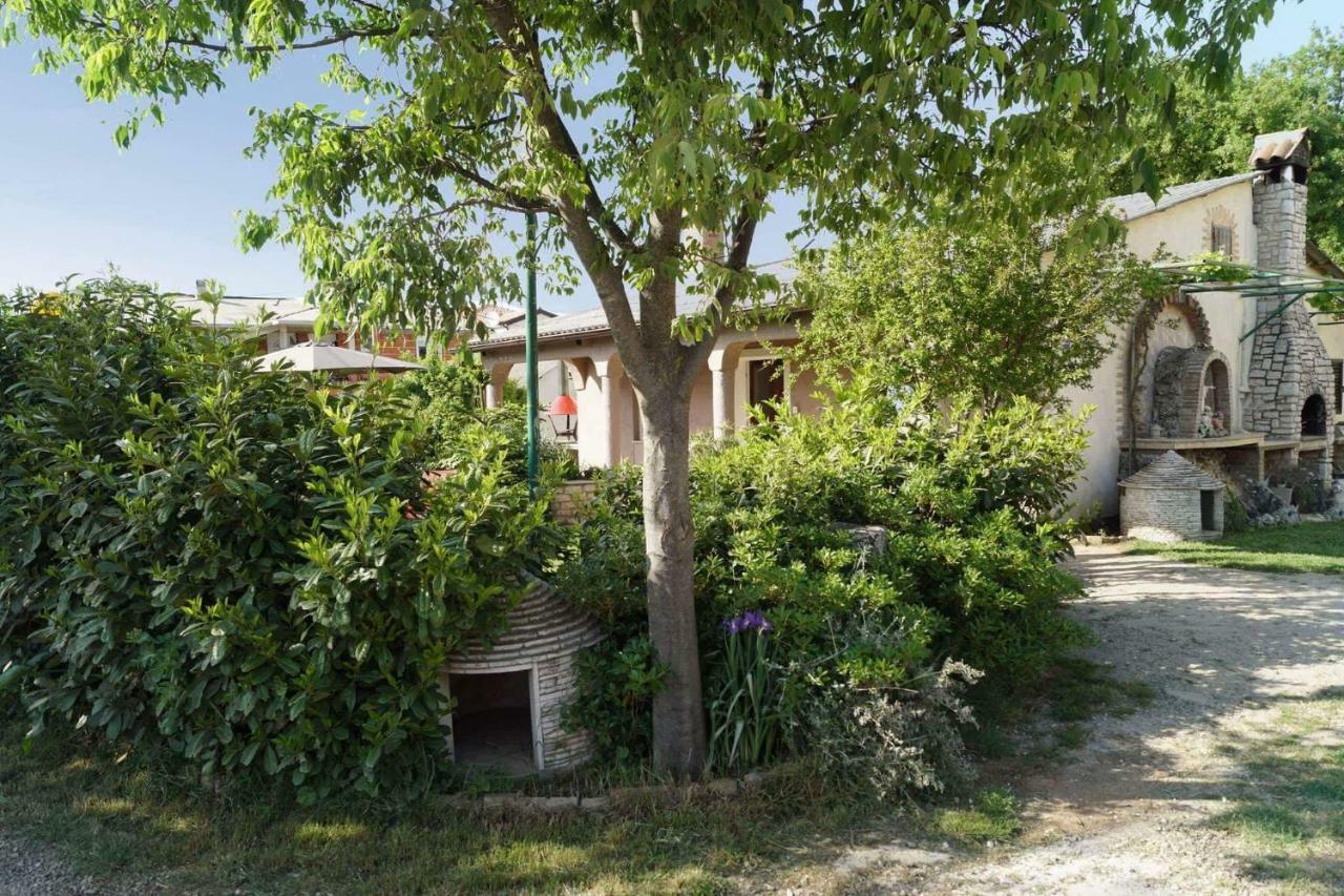 Apartman Eric Apartment พูลา ภายนอก รูปภาพ