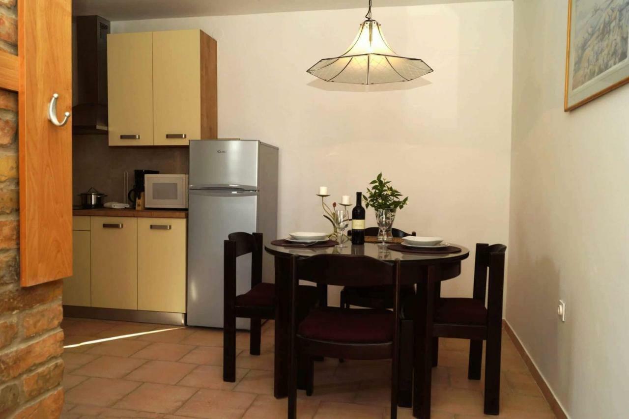 Apartman Eric Apartment พูลา ภายนอก รูปภาพ