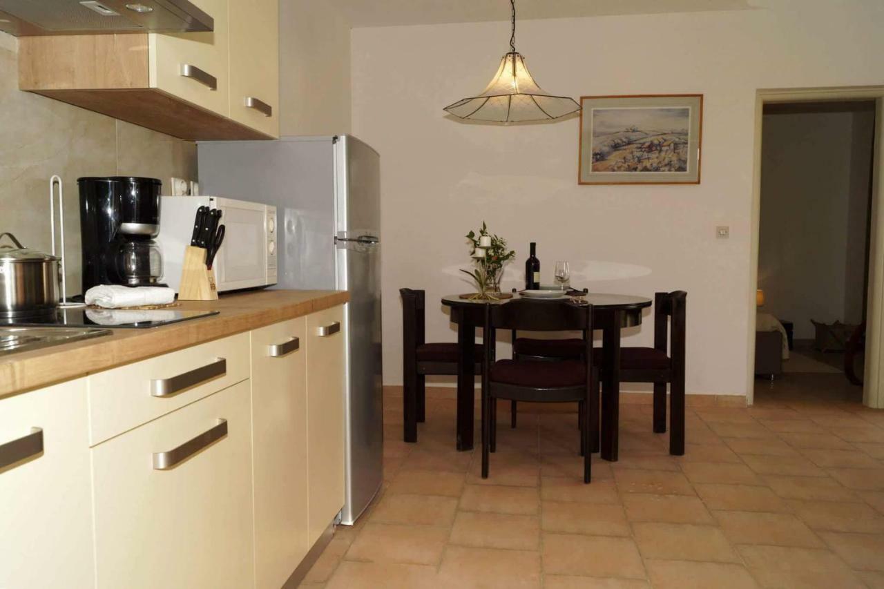 Apartman Eric Apartment พูลา ภายนอก รูปภาพ