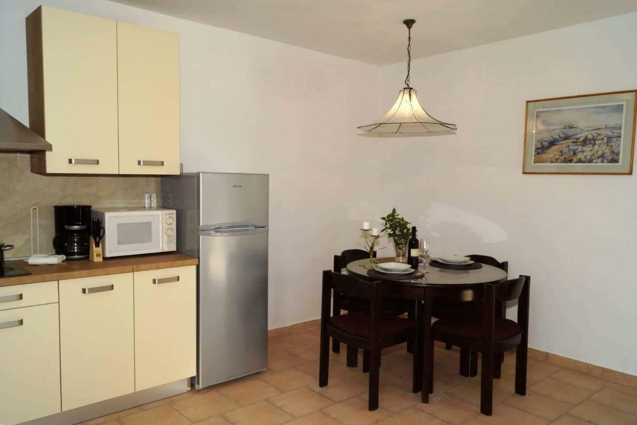 Apartman Eric Apartment พูลา ภายนอก รูปภาพ