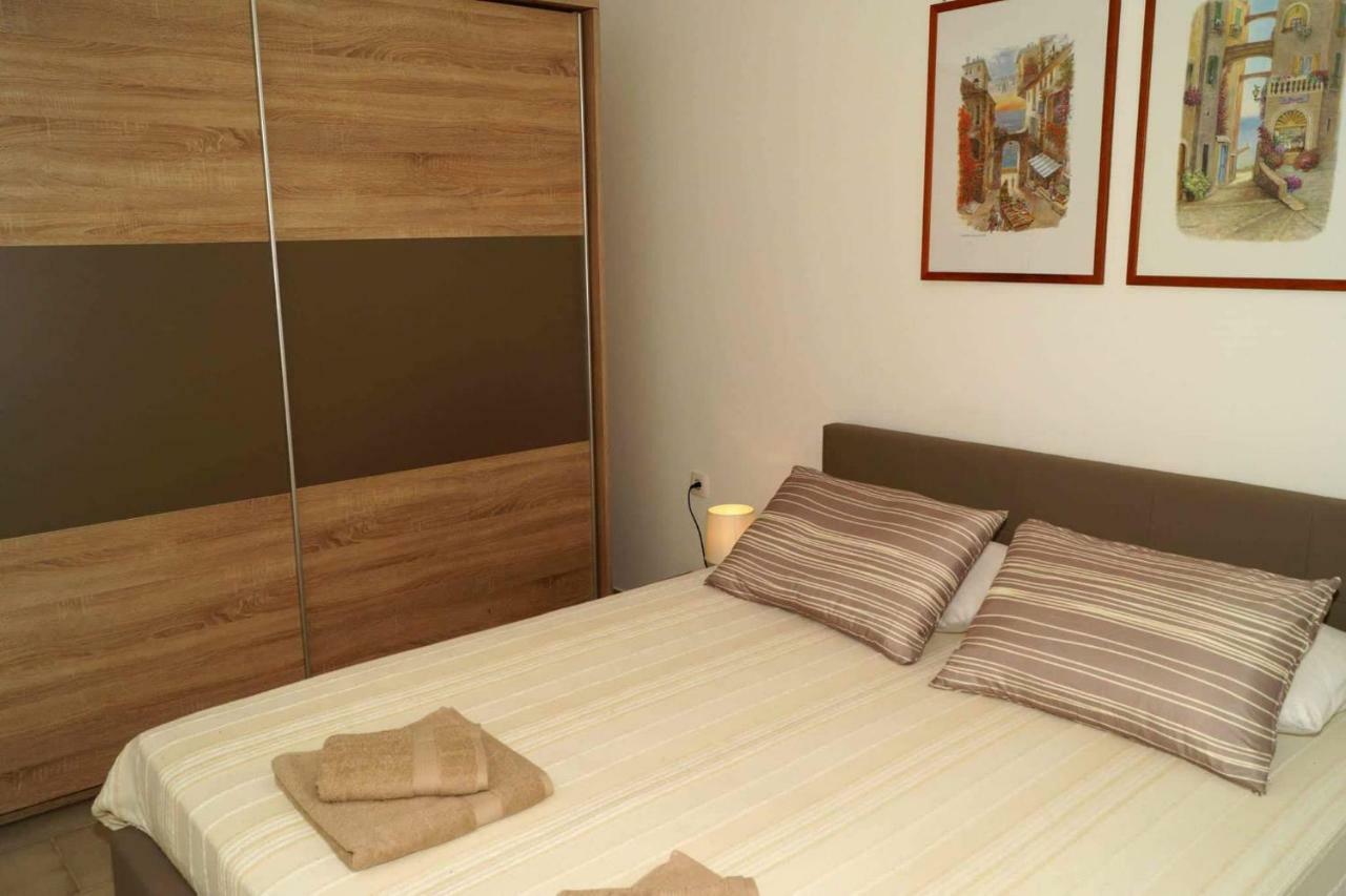 Apartman Eric Apartment พูลา ภายนอก รูปภาพ