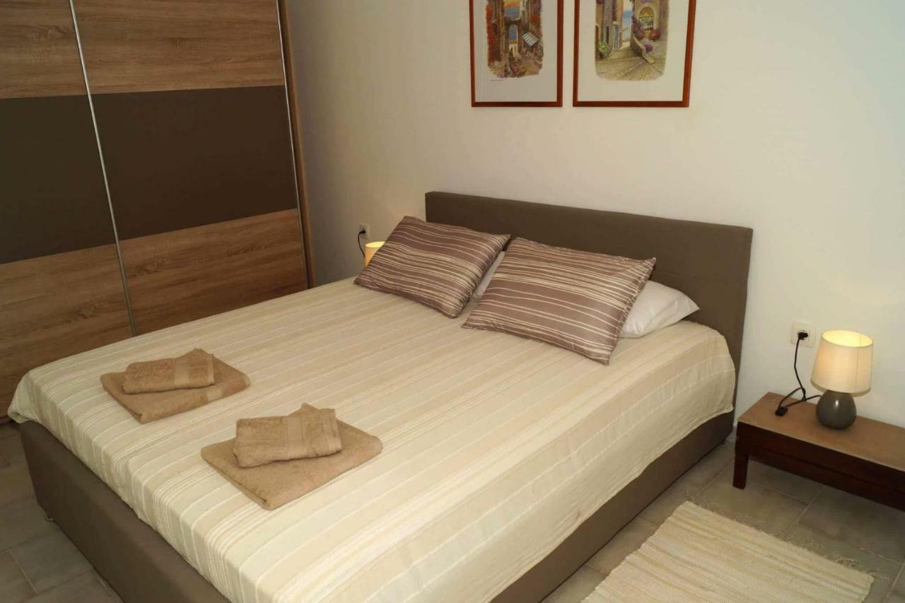 Apartman Eric Apartment พูลา ภายนอก รูปภาพ
