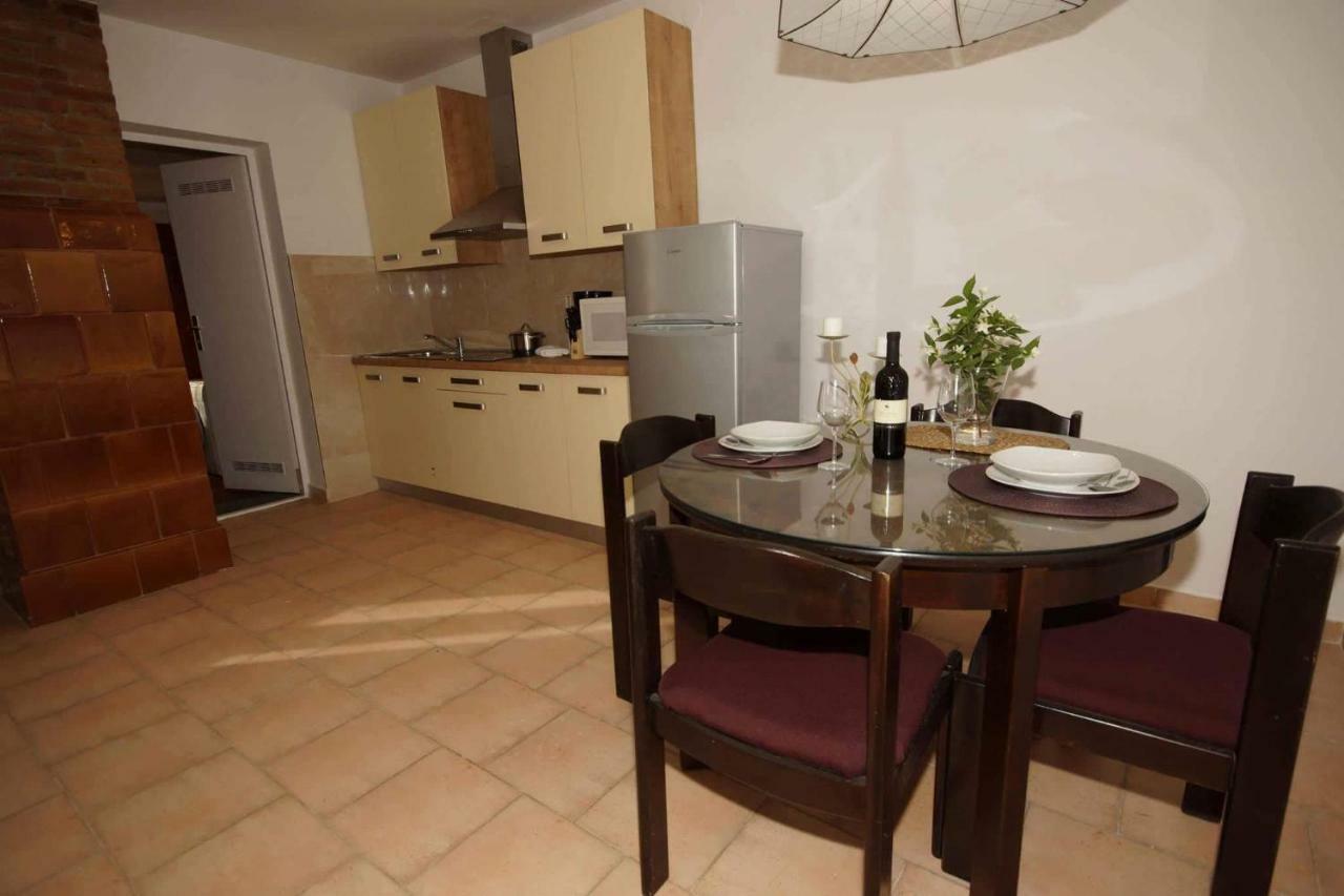 Apartman Eric Apartment พูลา ภายนอก รูปภาพ