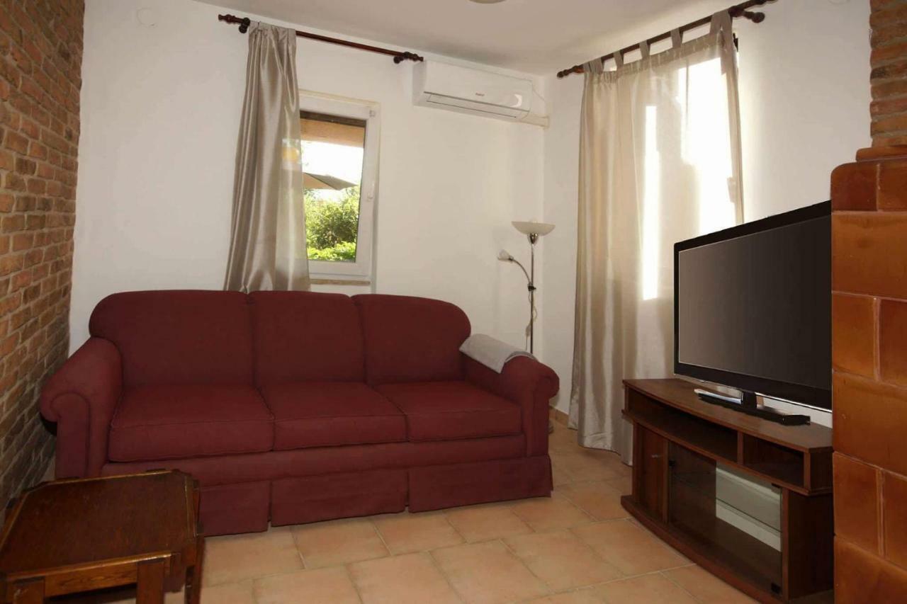 Apartman Eric Apartment พูลา ภายนอก รูปภาพ